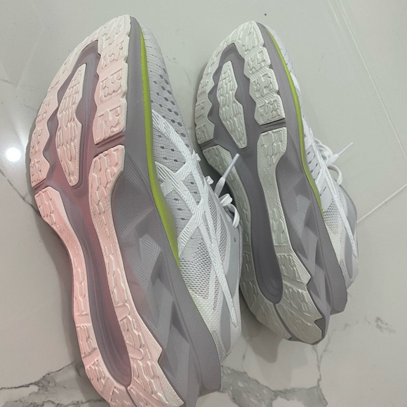 ASICS running - Picture 3 of 4